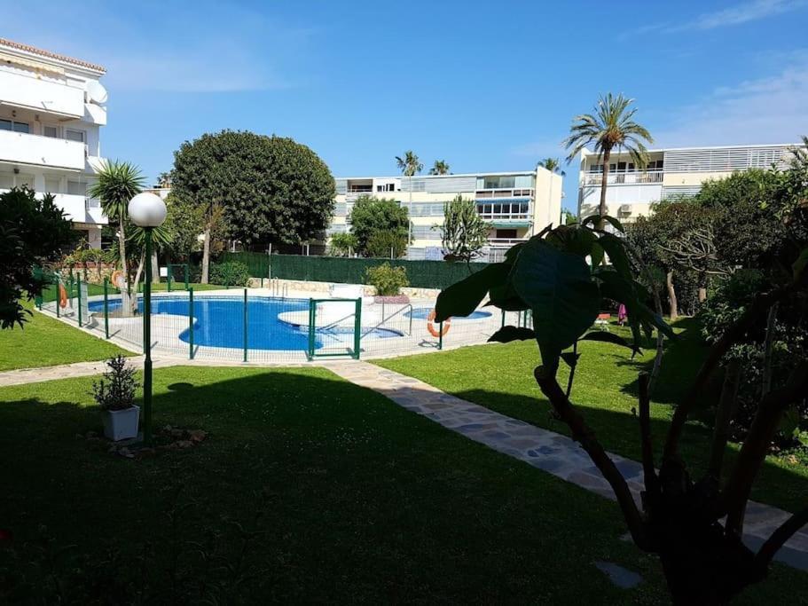 Beautiful Apartment In La Carihuela, Torremolinos Kültér fotó