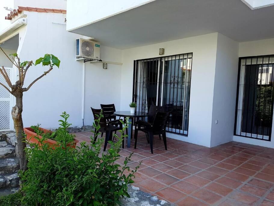 Beautiful Apartment In La Carihuela, Torremolinos Kültér fotó