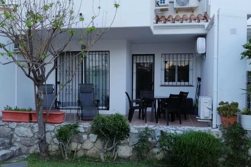 Beautiful Apartment In La Carihuela, Torremolinos Kültér fotó